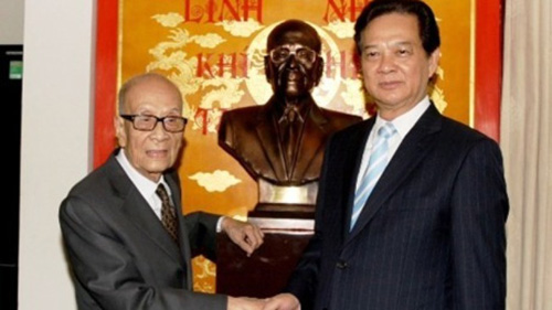 Thủ tướng mừng thọ Anh hùng Lao động Vũ Khiêu 